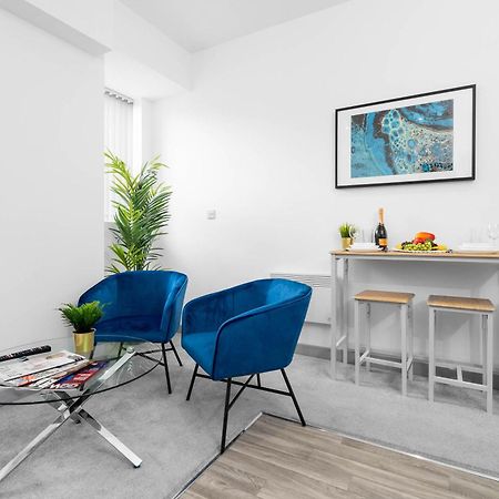 Modern Apartment In Brierley Hill - Secure Parking - Wifi & Netflix - Excellent Value - 11O Eksteriør billede