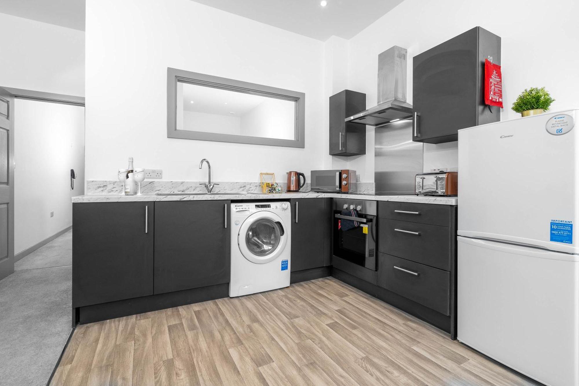 Modern Apartment In Brierley Hill - Secure Parking - Wifi & Netflix - Excellent Value - 11O Eksteriør billede